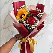 Arranjo 1 Girassol com Rosa Vermelha — Floricultura Salvador