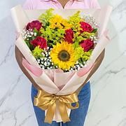 Buquê 2 Girassóis + 6 Rosas Vermelhas — Floricultura Salvador